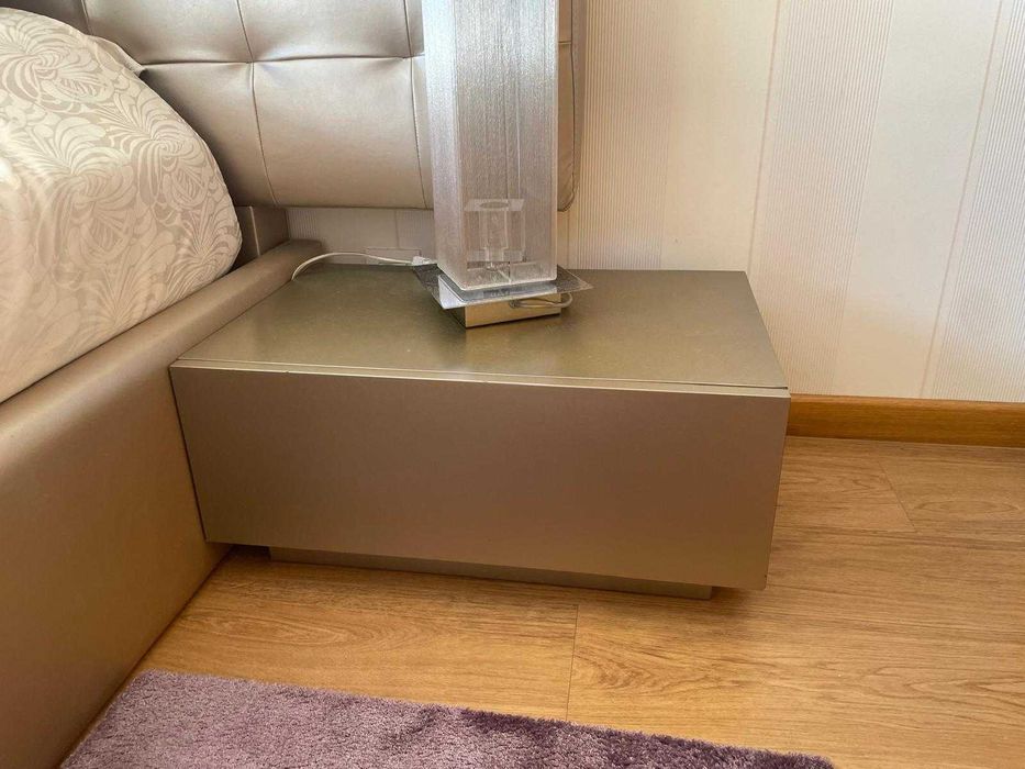 Mesas de cabeceira lacadas