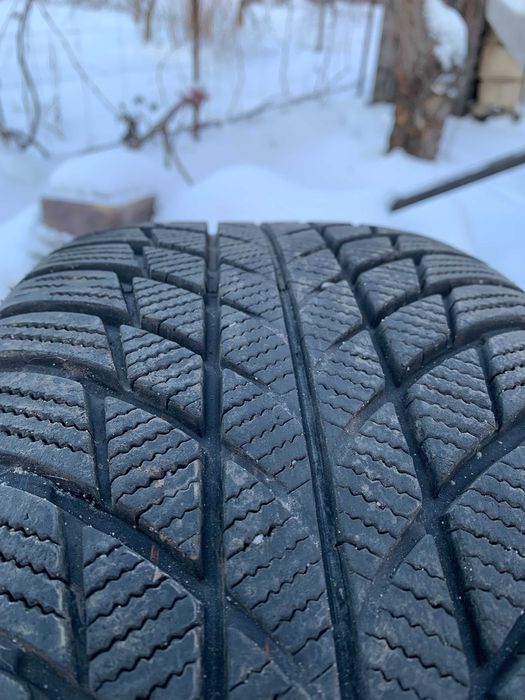 - Bridgestone Blizzak LM01AZ 225 55 17, 97H