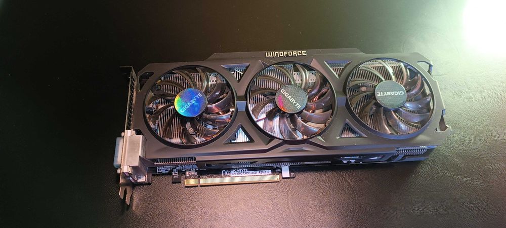 Karta graficzna Gigabyte Radeon R9 270X OC-Windforce 3X - 4096 MB DDR5