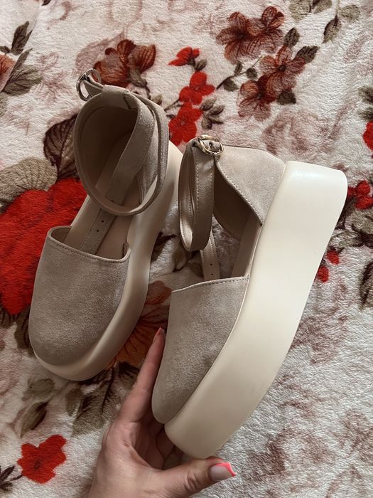 Босоніжки закриті замша