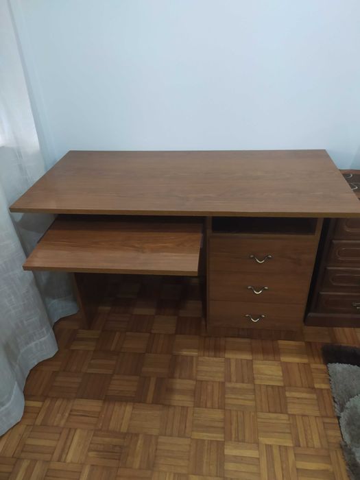 Secretária em madeira