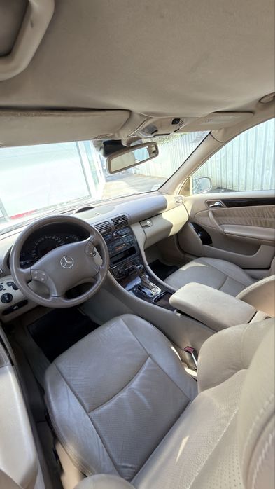 Mercedes-Benz Classe C 270 — fotografia 7
