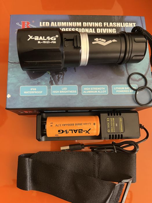 Lanterna pesca submarina ultra potente a bateria