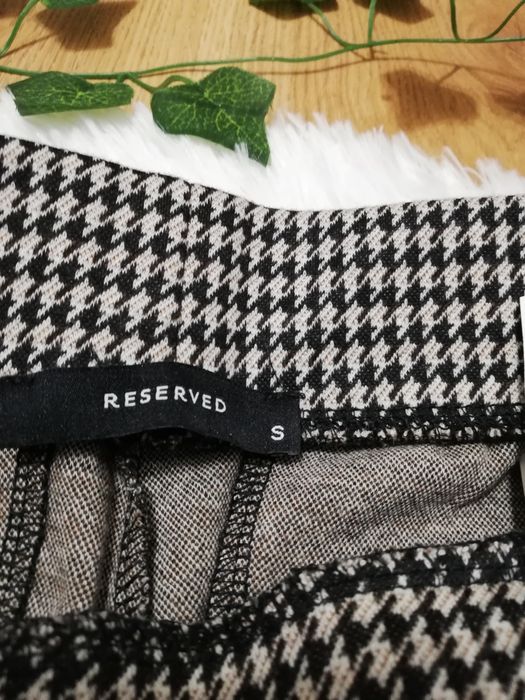 Damskie czarne, spodnie w kratke z lampasem