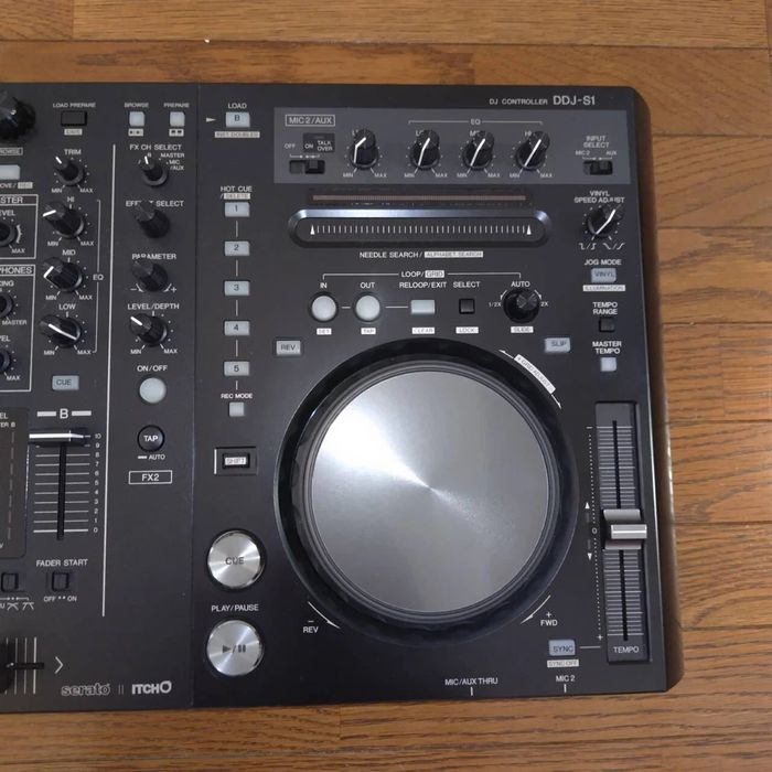 Pioneer DDJ S1 DJ-контроллер,практично новий, весь комплект