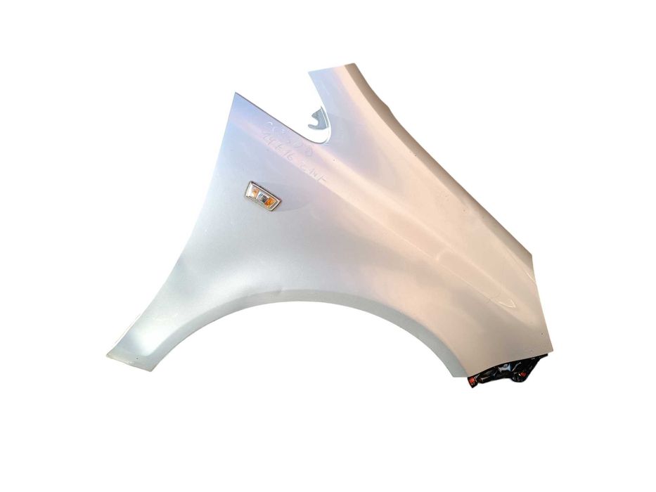 Błotnik Prawy Przód Przedni Opel Corsa D Przedlift Kod Lakieru Z157