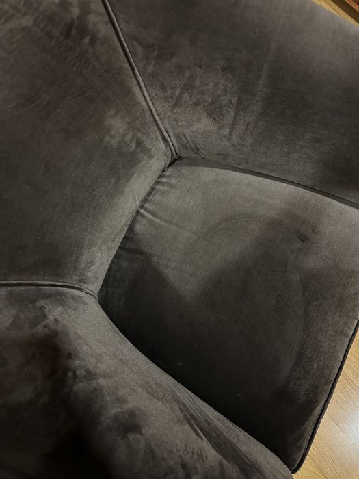 Poltrona castanha em veludo