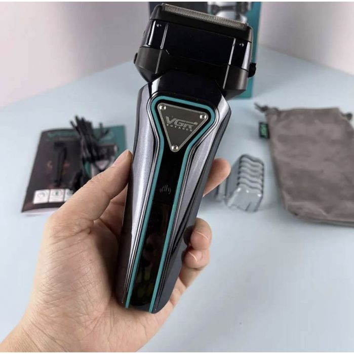 Электробритва VGR V для влажного и сухого бритья с LED-дисплеем.