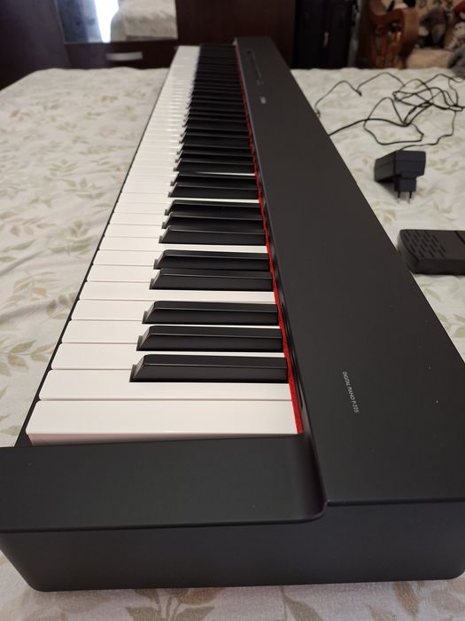 Teclado Yamaha p225