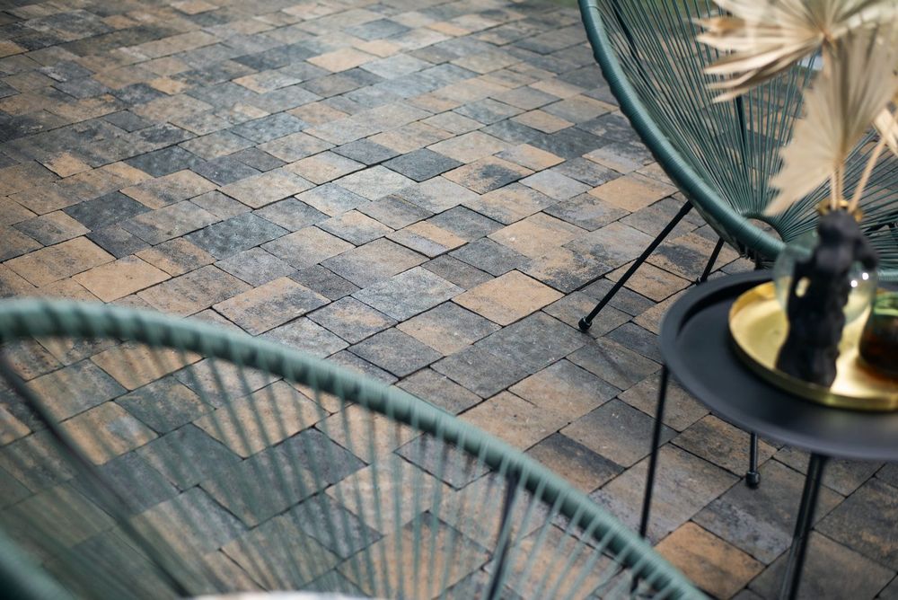 Укладання бруківки, вкладання бруківки, тротуарної плитки.