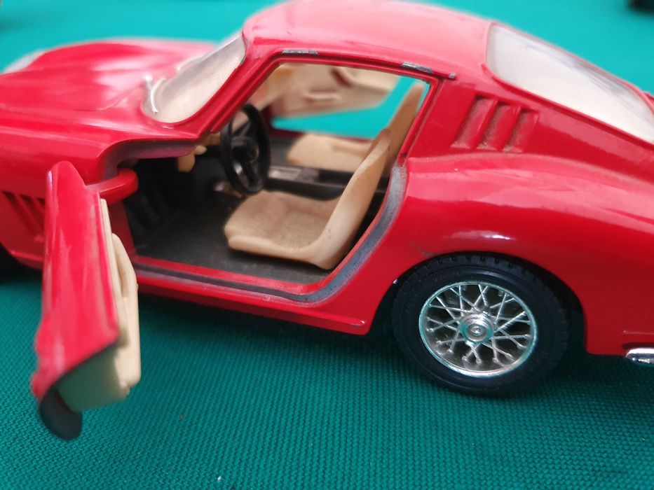 Ferrari 275 GTB4 (1966) - BURAGO, escala 1:24, anos 80 - Italy