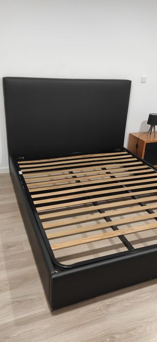 Cama casal estofada.