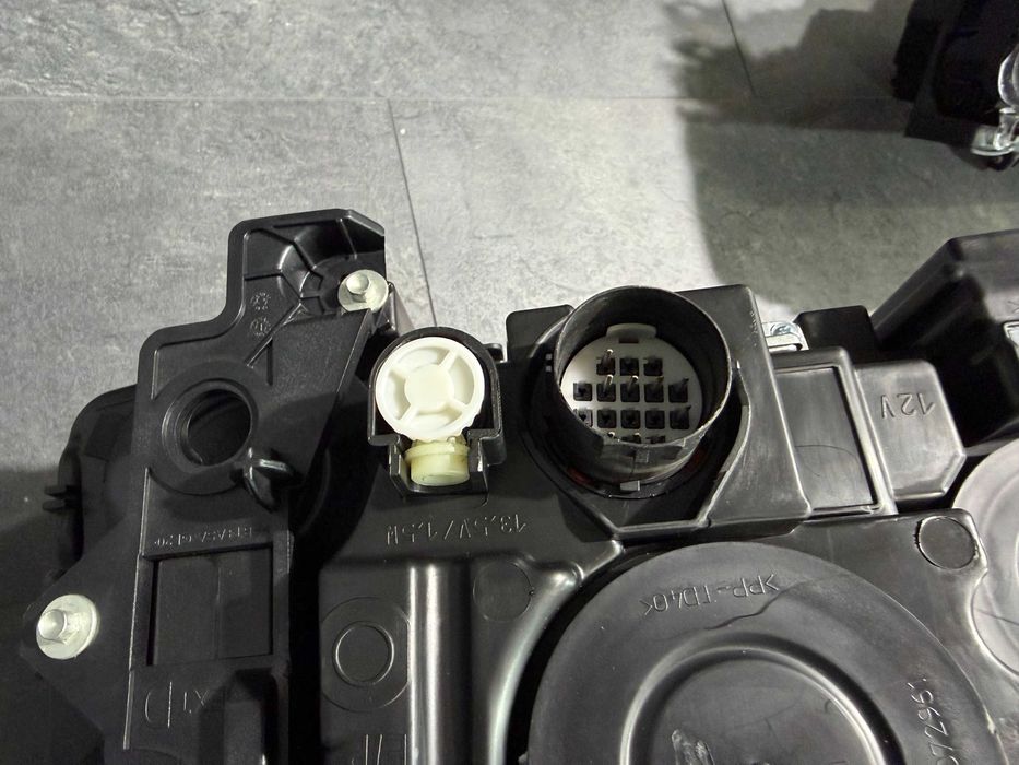 фари Bi-Xenon комплектні на land rover Range Rover Sport L320