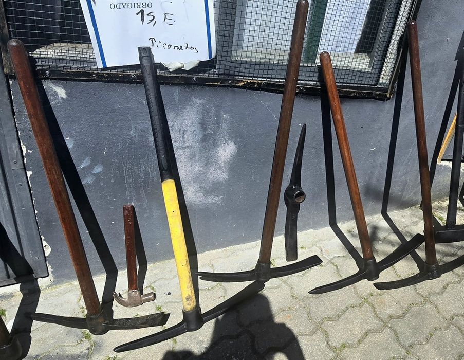 Various Pickaxes446963837190819842