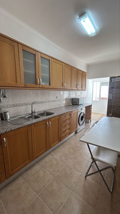 Quarto para arrendar, Amora