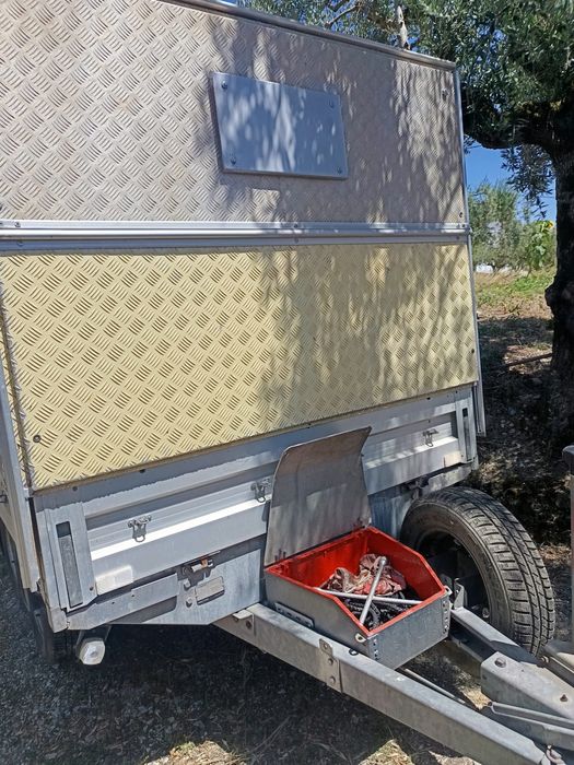 Reboque humbaur de lona com porta