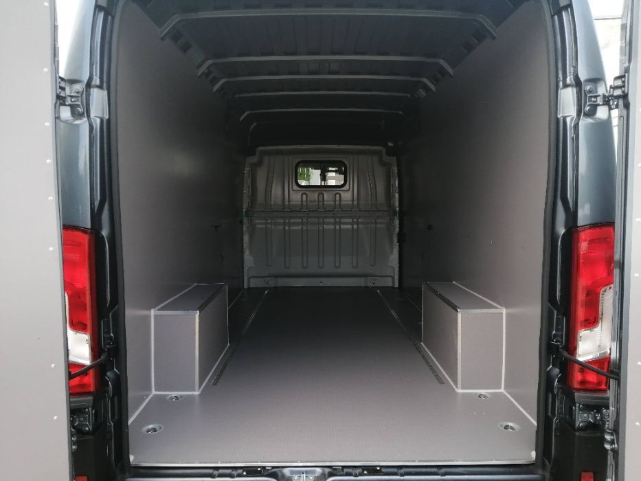 Fiat Ducato Zabudowy standardowe i premium samochodów dostawczych