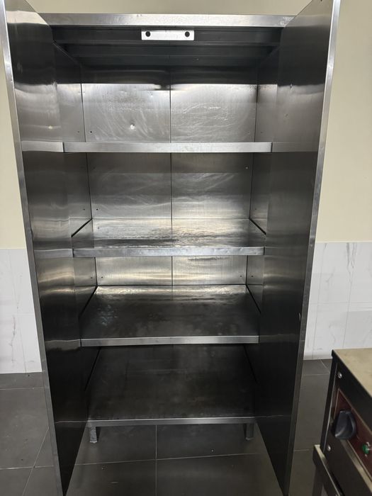 Louceiro em inox , armário completamente fechado