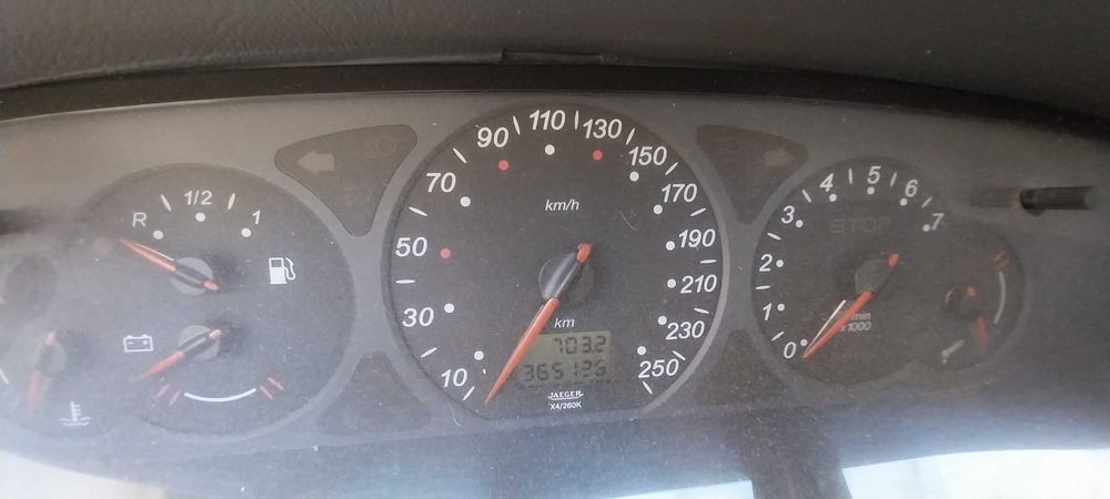 Carro a trabalhar, com inspeção feita recentemente, com marcas de uso, alguns afazeres, Observação: sem seguro. Motivo da venda: Viajem