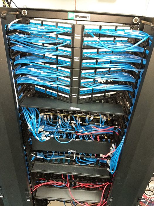Коммутационный шкаф Panduit патч-панель вертикальная система организац