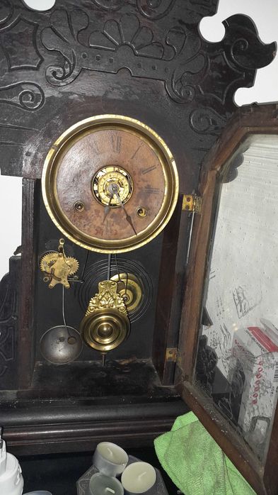 Relogio antigo de madeira antiga