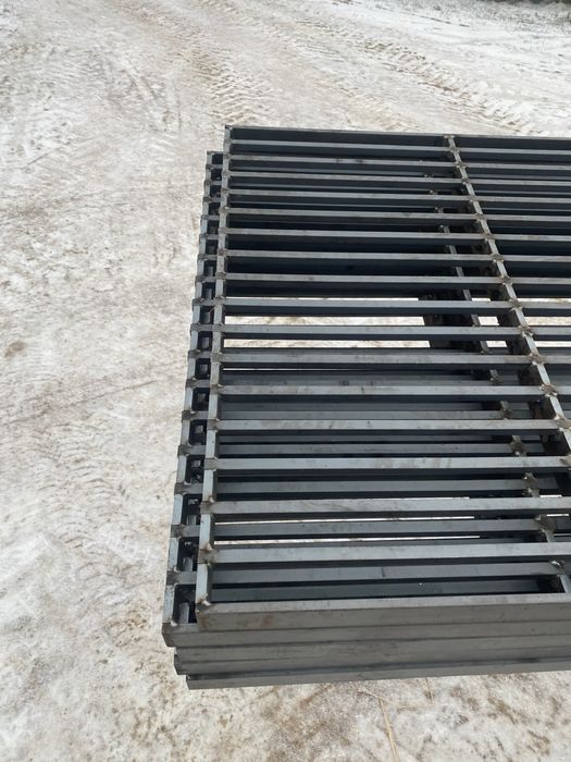 Ruszt ruszta kraty dla bydła wygrodzenia stanowiska maty