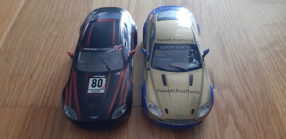 Scalextric - 2 Aston Martin vantage V8