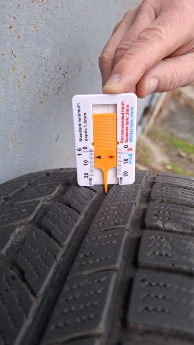 Зимові шини 225/45/17 на дисках 5/110