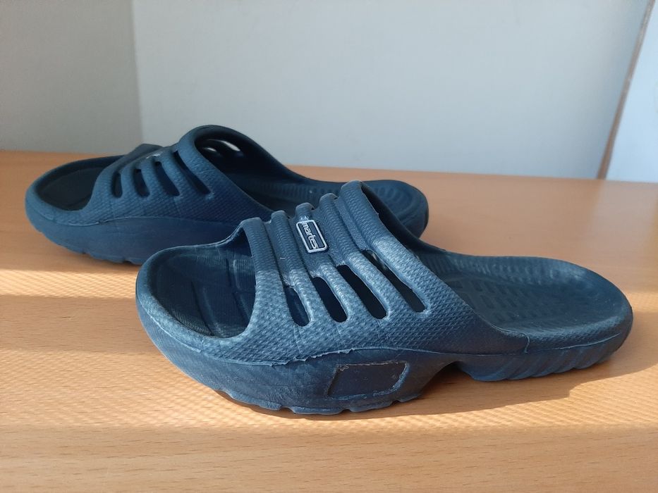 Klapki na basen Martes rozmiar 28