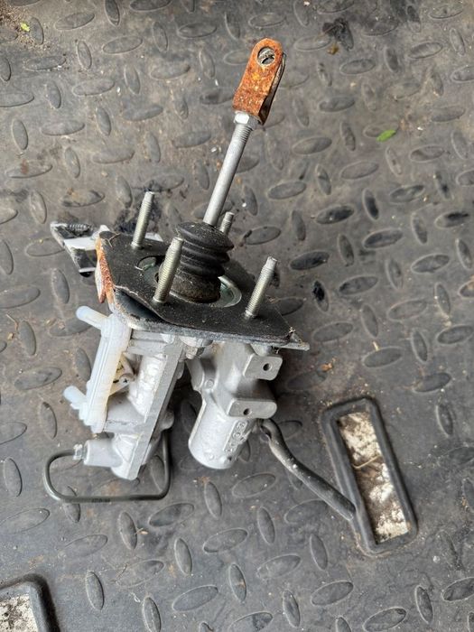 pompa hamulcowa serwo toyota land cruiser 120 2002-2009