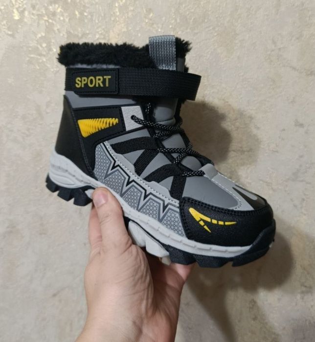 РОЗПРОДАЖ Ботинки, сапоги зимові,кросівки, для дітей,для дівчат і хл