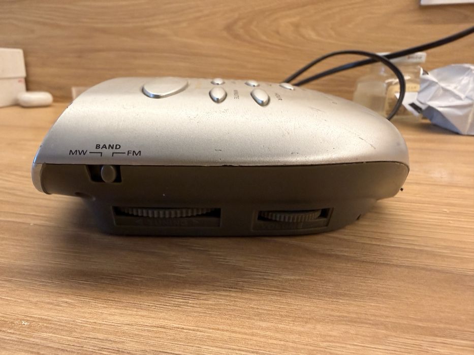 Budzik, zegar podświetlany , radio budzik , do sypialni