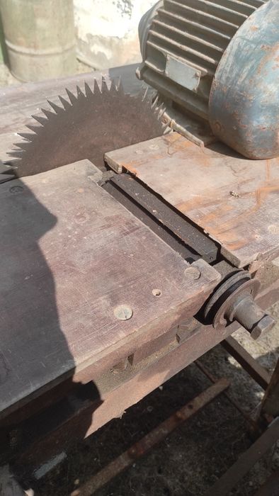 Станок деревообрабатывающий циркулярка