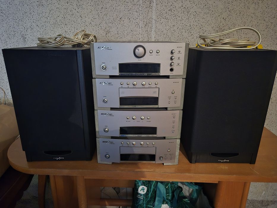 Sistema Hi Fi Grundig FineArts, com amplificador