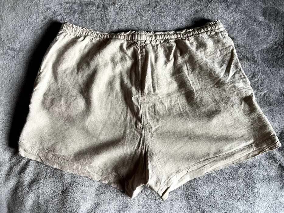 Lniane beżowe spodenki