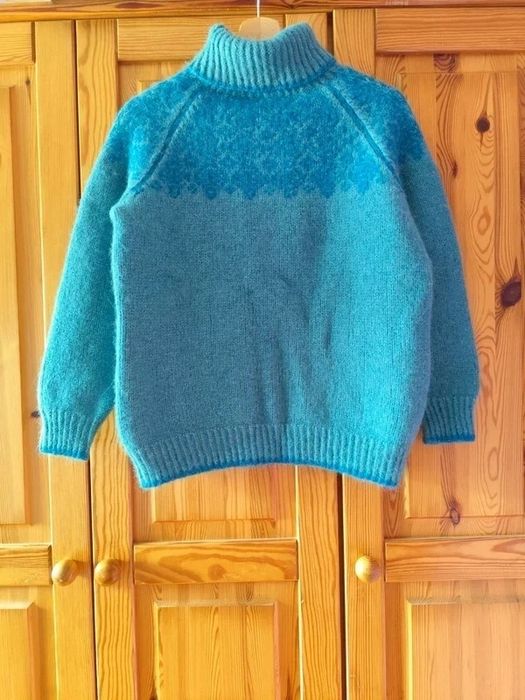 Sweter z golfem House of Yarn