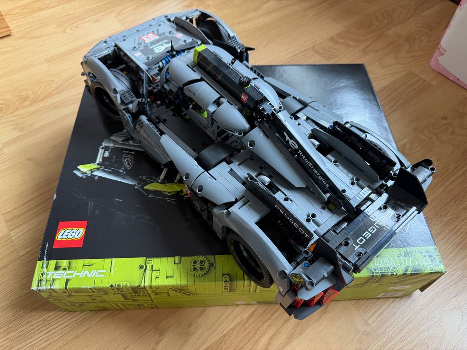 LEGO 42156 Technic Peugeot 9X8 24H Le Mans Hybrid Hypercar