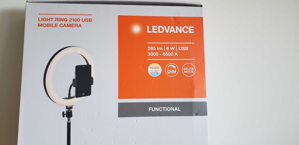 Світильник на штативі для відео