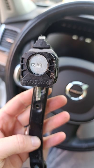 Фіксатор передніх  дверей. Volvo xc90-|| обмежувач передніх  дверей