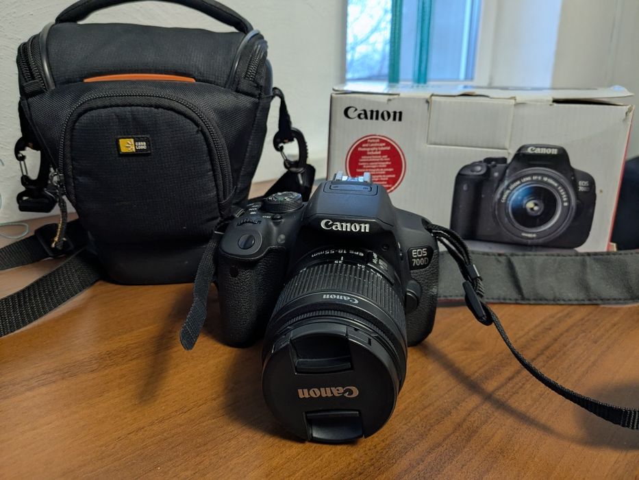 Фотоапарат Canon 700D
