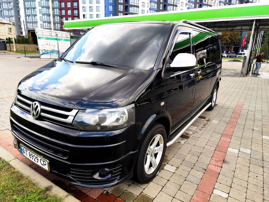Volkswagen Transporter 2011 року.