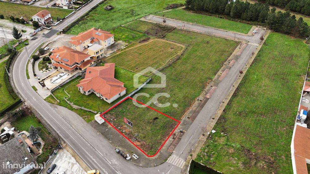 Lote de terreno destinado à construção de moradia, situado em uma loca