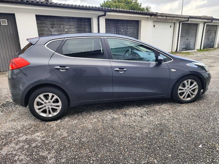 Kia Ceed 1.4 CRDi Prime – Maio 2015 – Diesel