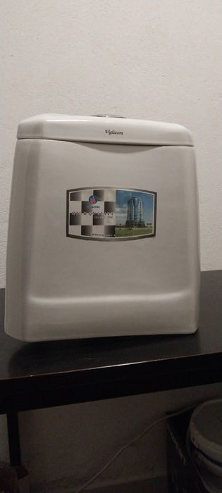 Продам унітаз з бачком