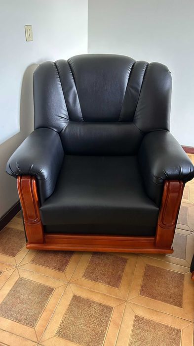 Sofás em Pele Azul com Madeira de Castanheiro