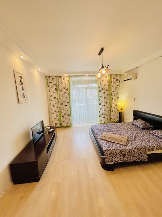 Подобово Посуточно Квартира ЛЮКС тц Украина  просрект Є світло Власник