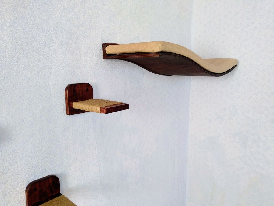 Лежак настенный для котов