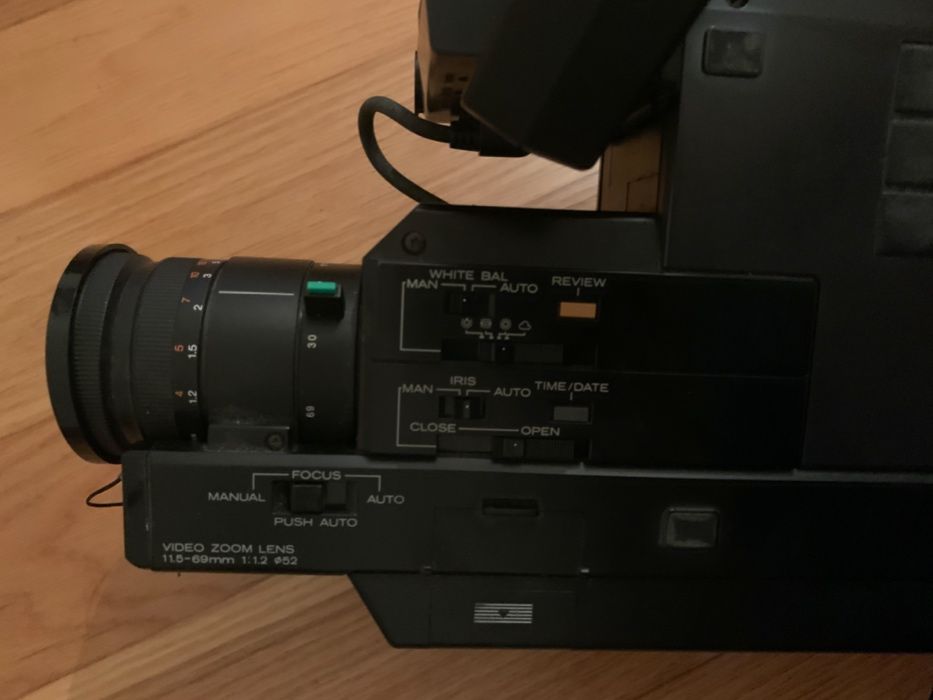 Camara de filmar Antiga - Hitachi + suporte