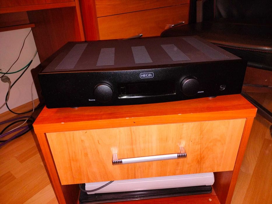 Hegel H120 wzmacniacz