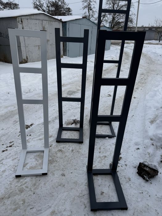 Стійка для інвертора і батареї